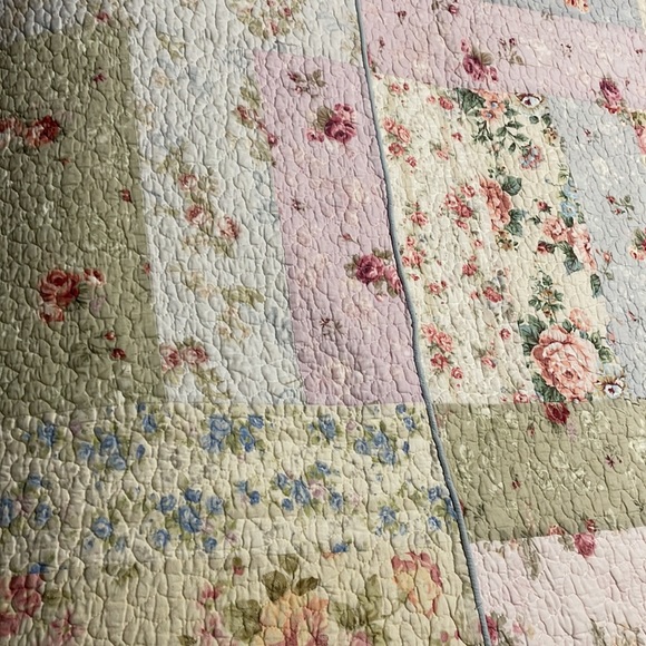 JCPenney Floral Twin Quilt with Sham - Picture 7 of 12